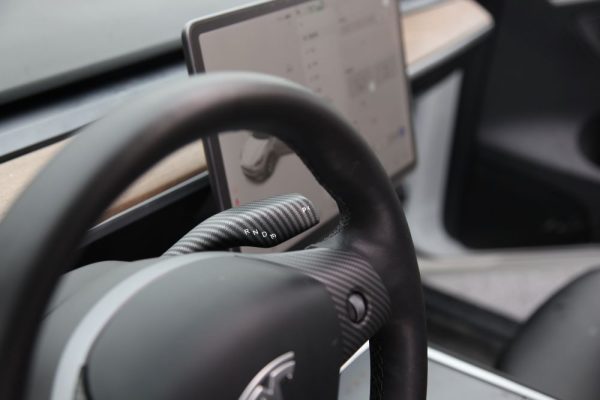 TESLA Model Y Karbon Fiber Görünümlü Vites/Sinyal Kolu Kaplaması