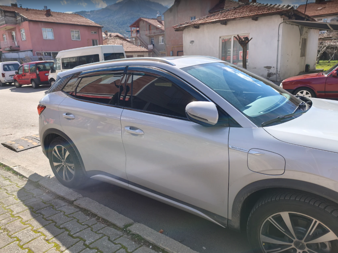BYD Atto 3 Cam Rüzgarlık Seti (Siyah Renk) Premium Malzeme , %100 Uyum - Sessiz Sürüş - Görsel 5