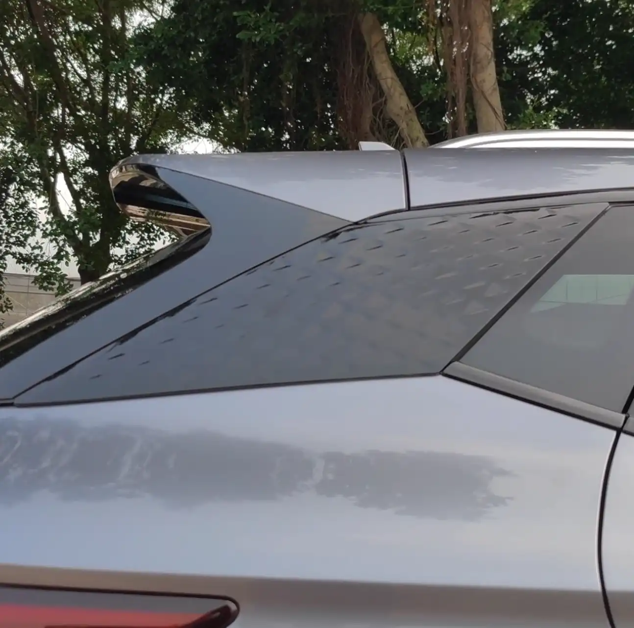 Byd Atto 3 Modeli İçin C Sutunu Kaplaması (Piano Black Renk) 2025 ve Üzeri Görünüm