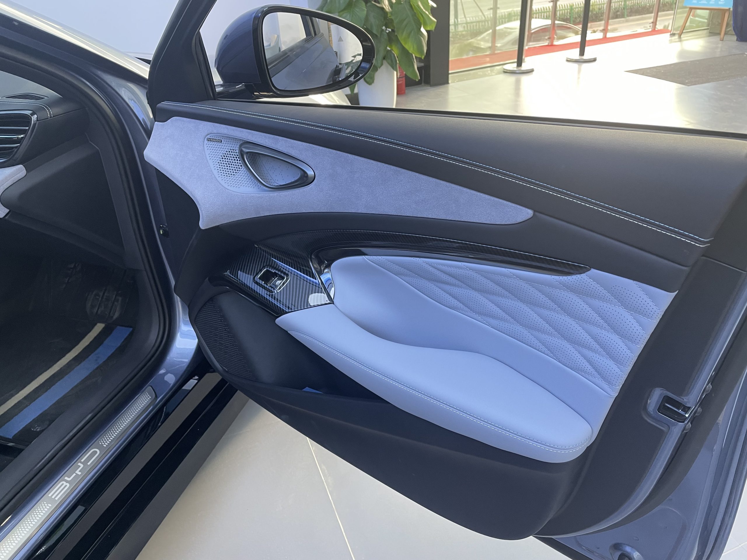 BYD SEAL İÇ KAPI KOLU KAPLAMASI – biraksesuaral.com.tr