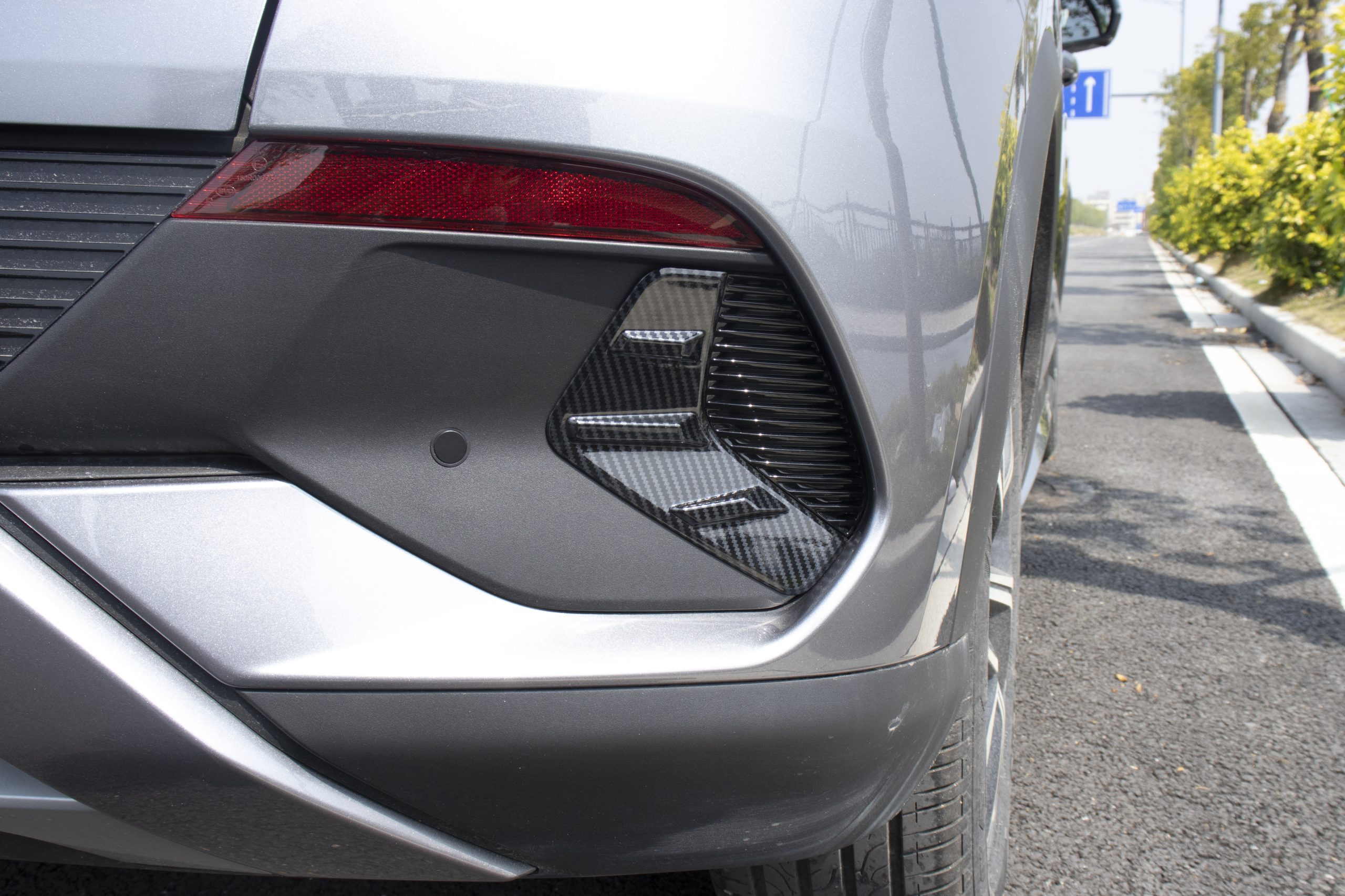BYD Atto 3 Arka Sis Farı Kenar Kaplaması (Karbonfiber Desenli)