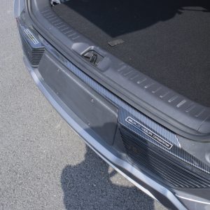 BYD Atto 3 Karbonfiber Desenli Bagaj Eşik Koruyucu (Dış) - Çizilmelere Karşı Dirençlidir