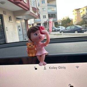 Araba İçi Torpido Süsü Selfie Kız Şık Tasarım Tüm Araç Modellerine Uygun