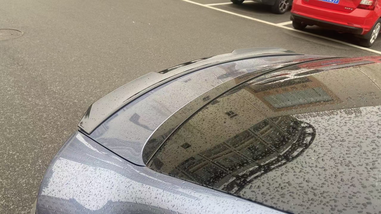 BYD Seal Karbon Fiber Desenli Bagaj Üstü Spoiler - Sportif Görünüm - Yüksek Kalite - Görsel 10