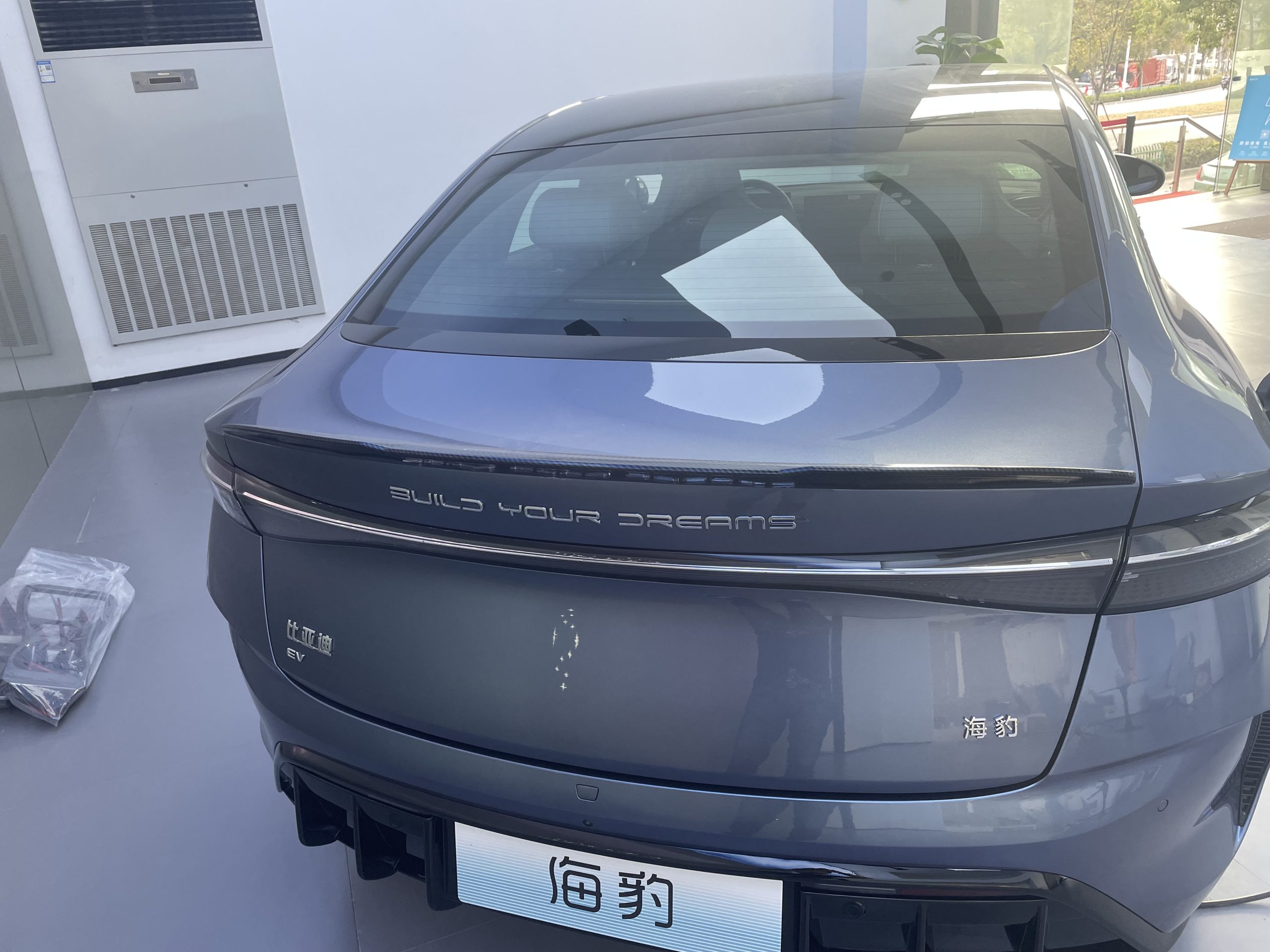 BYD Seal Karbon Fiber Desenli Bagaj Üstü Spoiler - Sportif Görünüm - Yüksek Kalite - Görsel 7