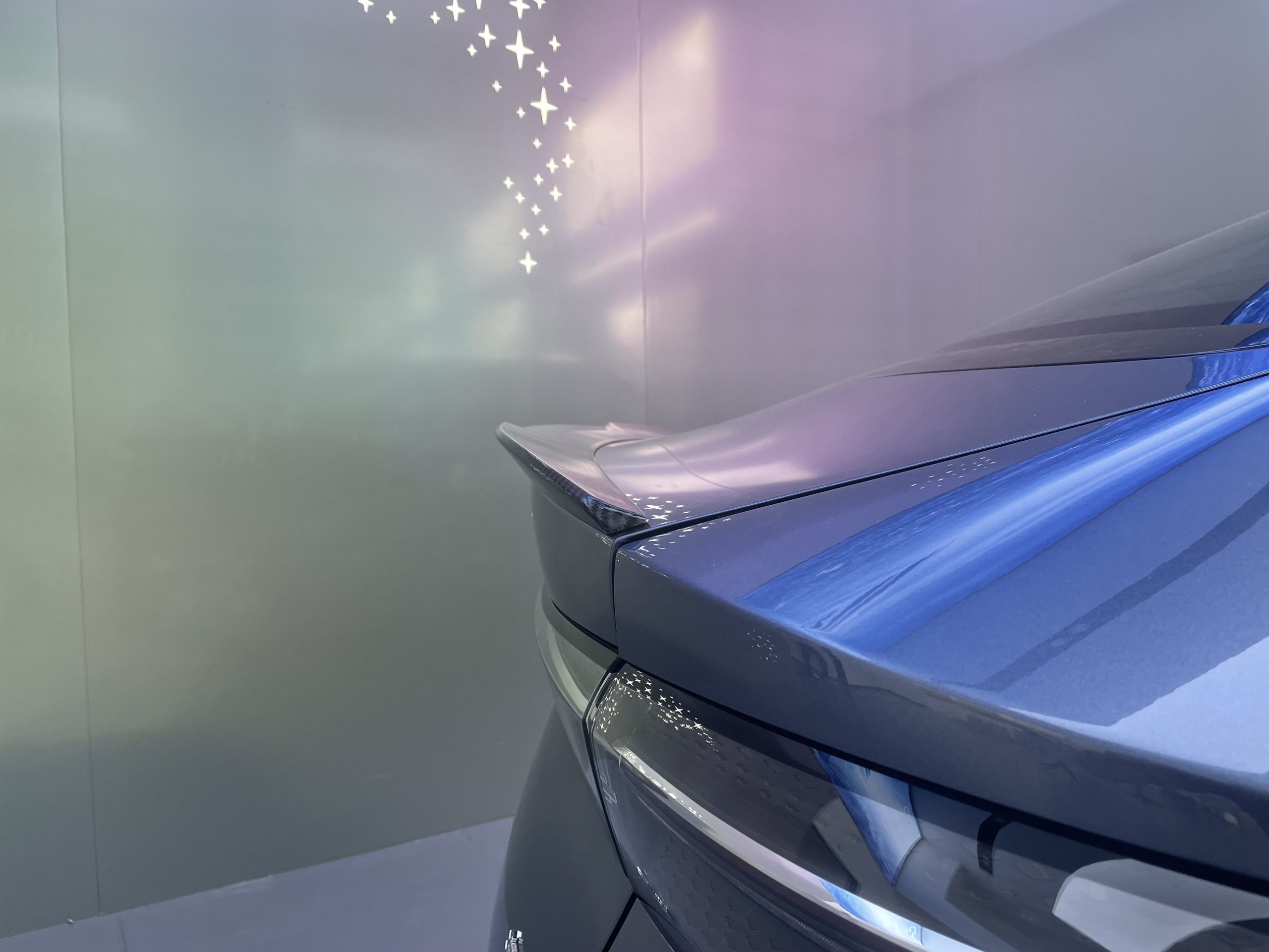 BYD Seal Karbon Fiber Desenli Bagaj Üstü Spoiler - Sportif Görünüm - Yüksek Kalite - Görsel 6